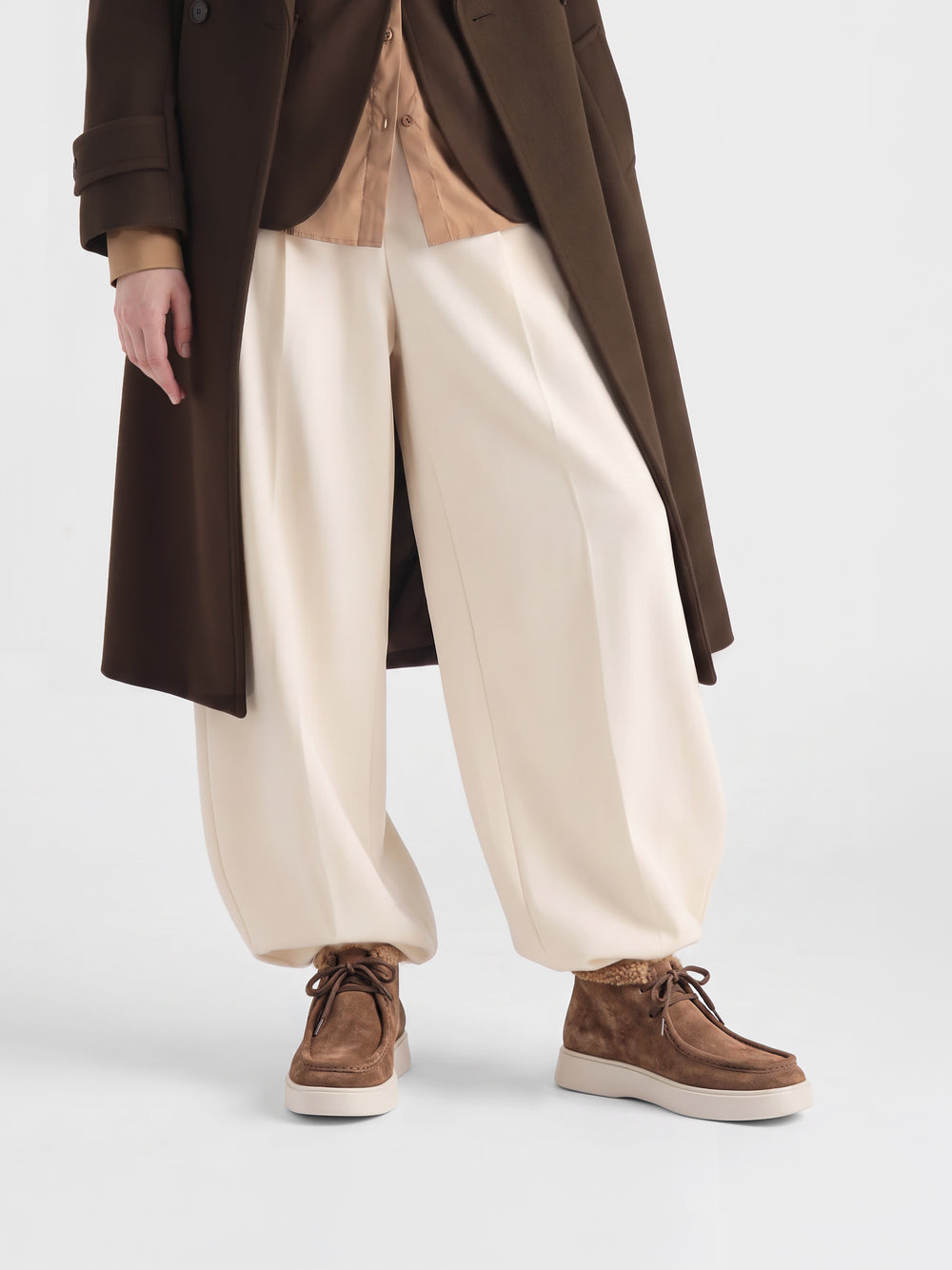 FRAME 110 - Beige Suede Chukka Boots - Image 2