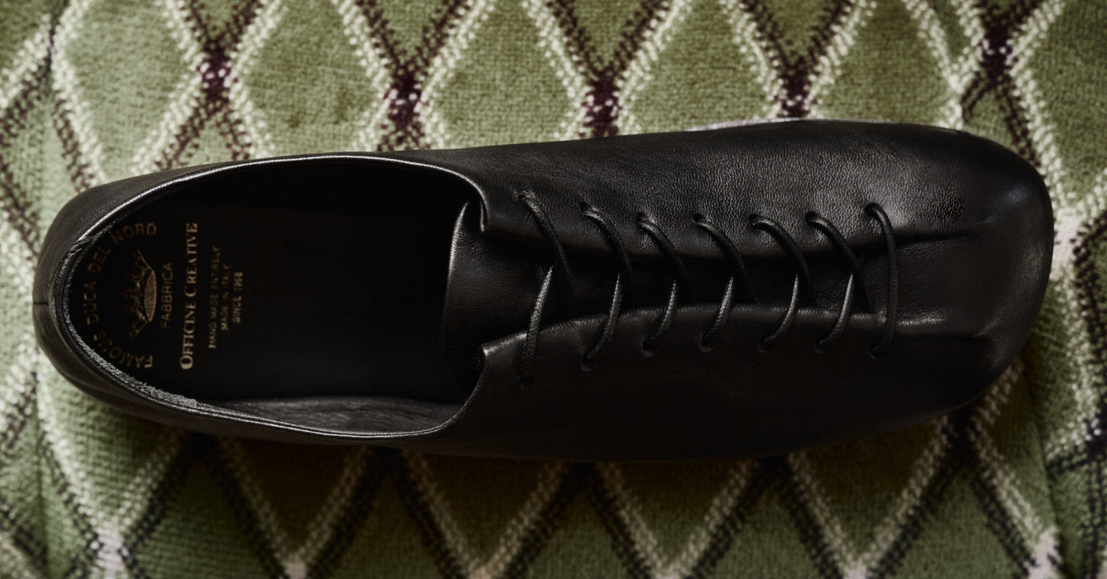 OFFICINE CREATIVE - Women's black leather flat shoes